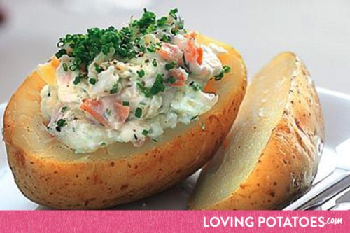 Recept: gepofte aardappel met gerookte zalm en zure room - een recept van LovingPotatoes.com